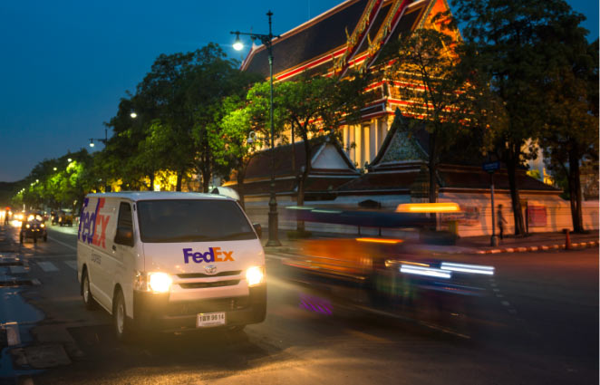 Camión de reparto internacional de FedEx